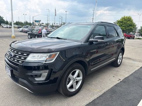 Used 2017 Ford Explorer XLT w/ Equipment Group 202A AWD/4WD image 10
