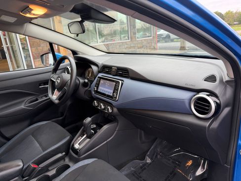 Used 2023 Nissan Versa SV image 19