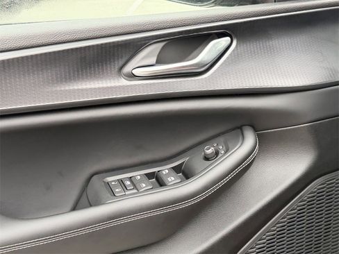 New 2025 Jeep Grand Cherokee Altitude image 14