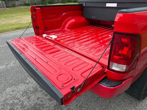Used 2018 RAM 1500 Classic SLT AWD/4WD image 45