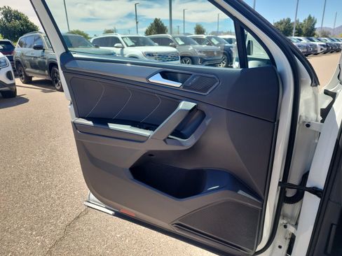 Certified 2023 Volkswagen Tiguan SE image 13