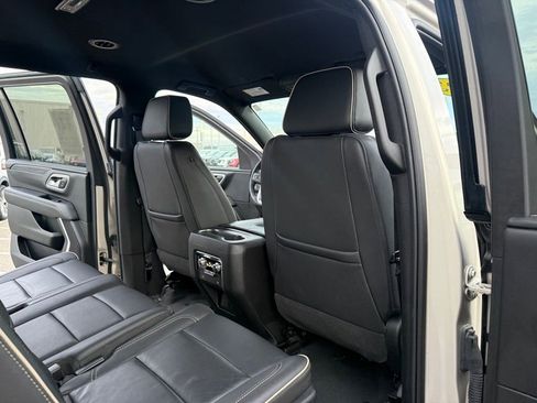 Used 2023 GMC Yukon XL SLT image 19