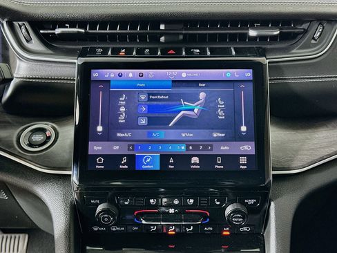 Used 2023 Jeep Grand Cherokee L Limited w/ Luxury Tech Group II AWD/4WD image 24
