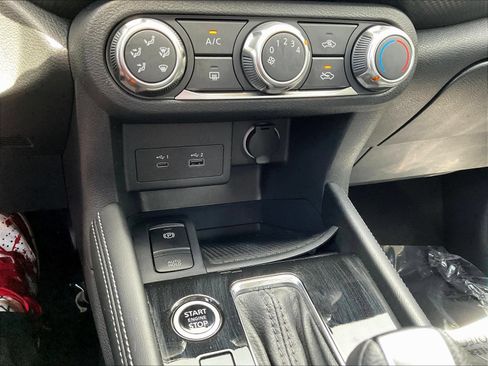 Certified 2024 Nissan Kicks SV FWD image 17