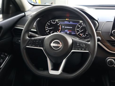 Used 2023 Nissan Altima 2.5 SV FWD image 10