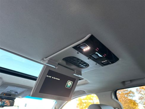 Used 2020 Chevrolet Suburban Premier image 22