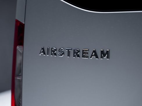 Used 2022 Mercedes-Benz Sprinter 144 Cargo image 32