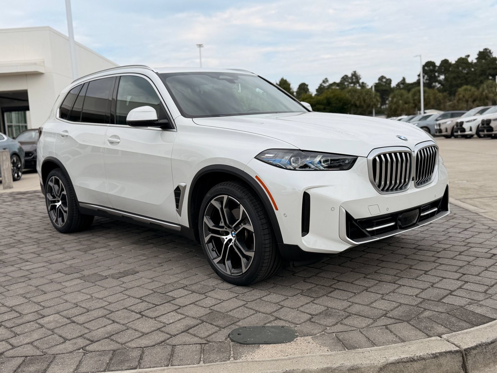Used 2024 BMW X5 xDrive40i w/ Premium Package AWD/4WD image 7