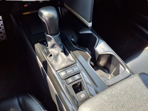 Used 2025 Toyota Camry SE FWD image 11