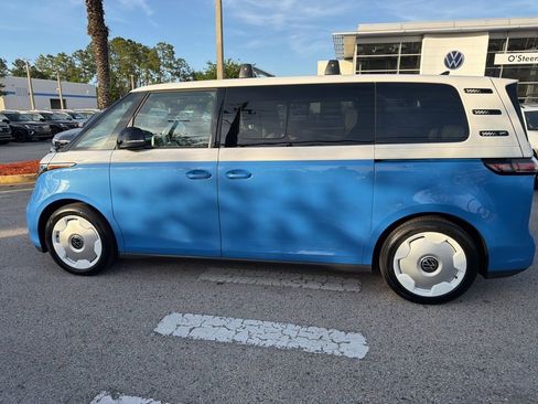 Used 2025 Volkswagen ID. Buzz 1st Edition image 4