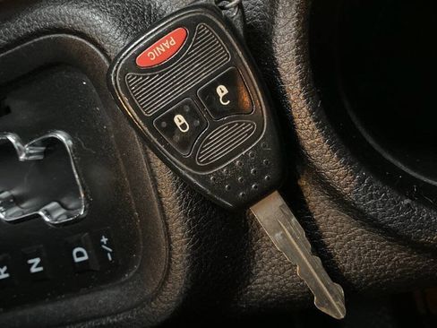 Used 2015 Jeep Wrangler Unlimited Rubicon w/ Connectivity Group AWD/4WD image 19