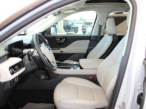 Used 2025 Lincoln Aviator 2WD image 14