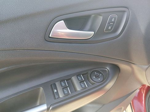 Used 2019 Ford Escape SE image 21