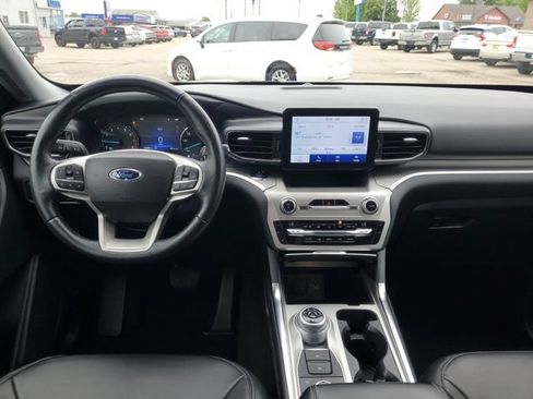 Used 2021 Ford Explorer XLT w/ Equipment Group 202A AWD/4WD image 32
