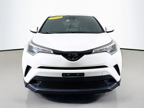 Used 2019 Toyota C-HR LE FWD image 2
