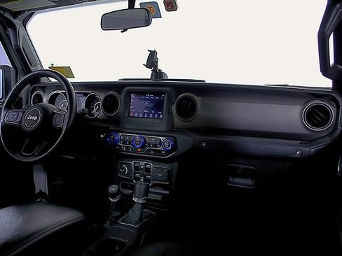 Used 2021 Jeep Gladiator Willys image 13