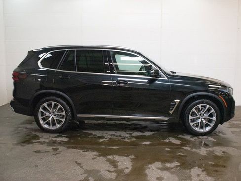 New 2026 BMW X5 xDrive40i w/ Climate Comfort Package image 3