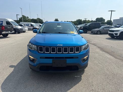 Used 2018 Jeep Compass Latitude w/ Popular Equipment Group AWD/4WD image 2