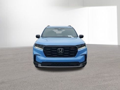 Used 2023 Honda Pilot TrailSport image 3