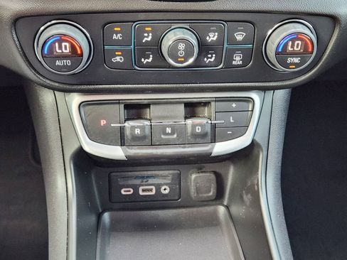 Used 2022 GMC Terrain SLT FWD image 18