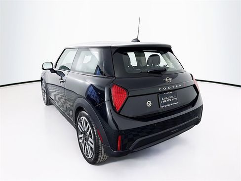 Certified 2025 MINI Cooper S image 5