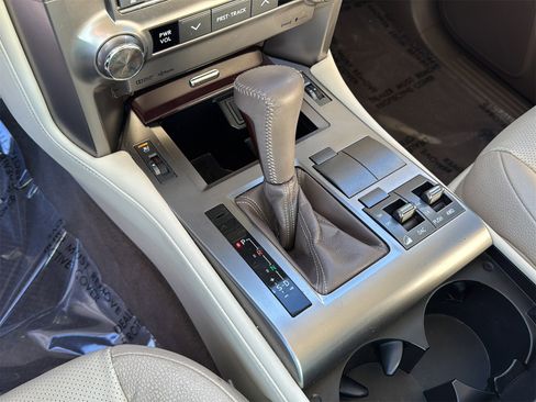 Used 2019 Lexus GX 460 image 19