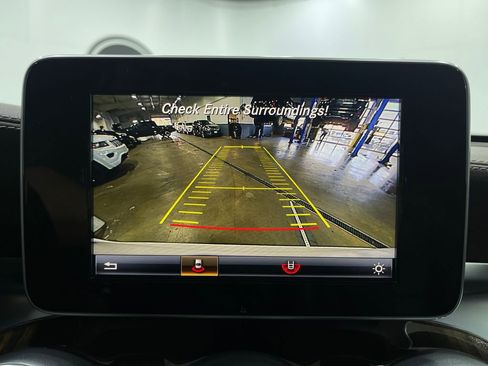 Used 2017 Mercedes-Benz GLC 300 4MATIC image 10