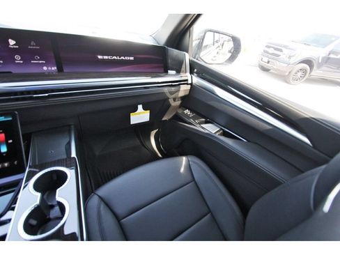 New 2026 Cadillac Escalade 2WD image 10
