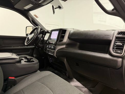 Used 2024 RAM 2500 Tradesman w/ Chrome Appearance Group image 16