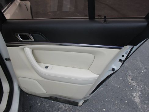 Used 2010 Lincoln MKS FWD image 15