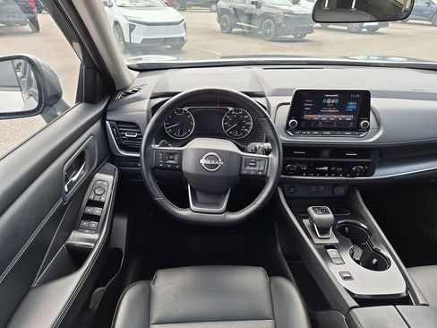 Used 2025 Nissan Rogue SV w/ SV Premium Package FWD image 30