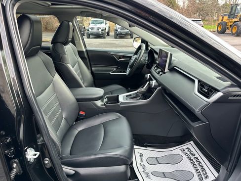 Used 2023 Toyota RAV4 XLE Premium AWD/4WD image 32