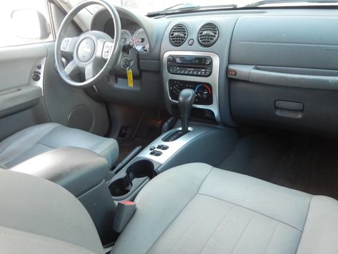 Used 2005 Jeep Liberty Limited image 33