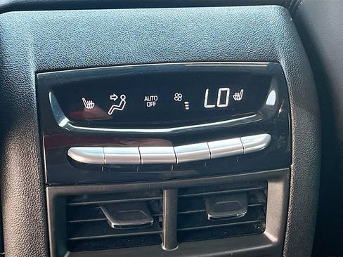 Used 2025 Cadillac XT5 Sportv w/ Technology Package AWD/4WD image 27
