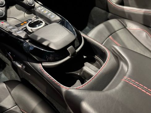 Used 2020 Aston Martin V8 Vantage Coupe image 28