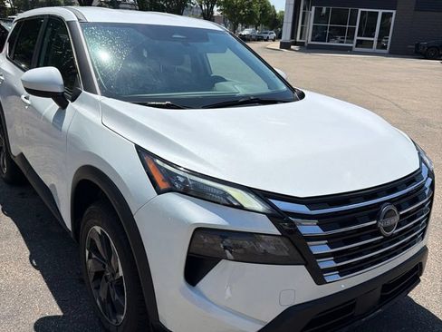 Used 2025 Nissan Rogue SV AWD/4WD image 5