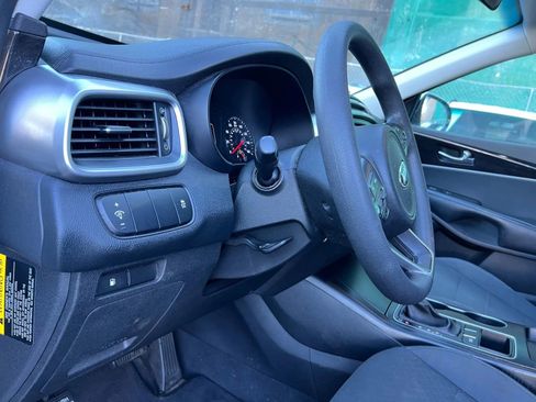Used 2017 Kia Sorento LX image 11
