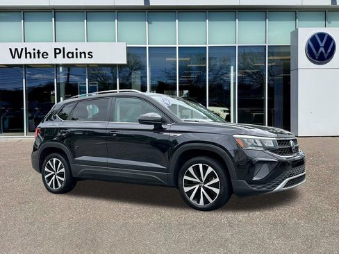 Used 2022 Volkswagen Taos SE w/ Panoramic Sunroof Package FWD image 1