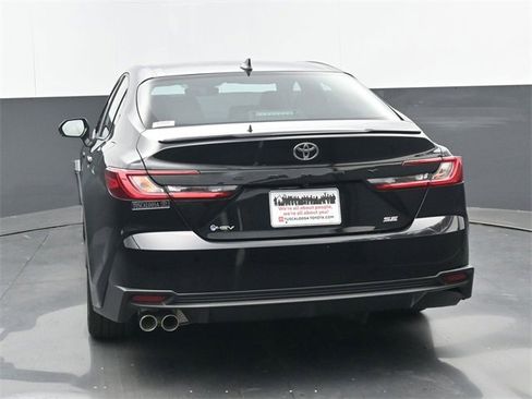 Used 2025 Toyota Camry SE w/ Convenience Package image 18
