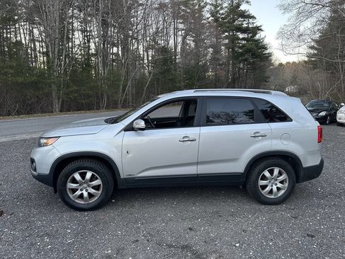 Used 2013 Kia Sorento LX w/ Convenience Pkg image 18