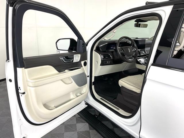 Used 2022 Lincoln Navigator L Black Label AWD/4WD image 24