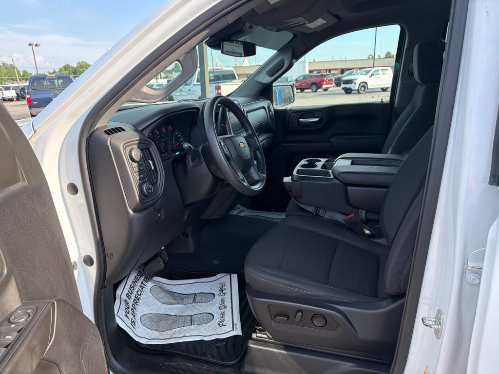 Used 2023 Chevrolet Silverado 1500 Custom AWD/4WD image 16