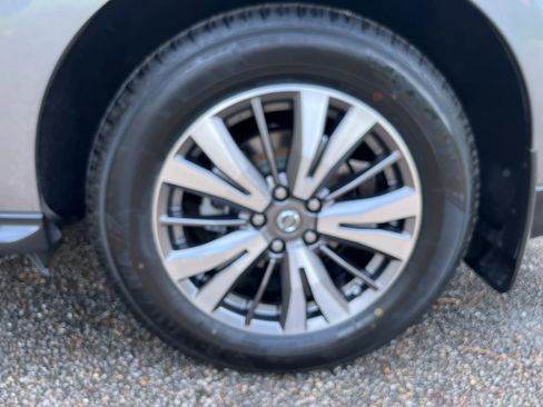Used 2017 Nissan Pathfinder SL w/ SL Tech Package FWD image 38