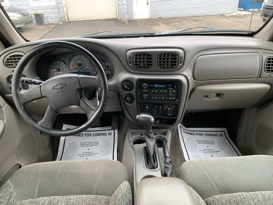 Used 2002 Chevrolet TrailBlazer LS w/ Preferred Equipment Group AWD/4WD image 14