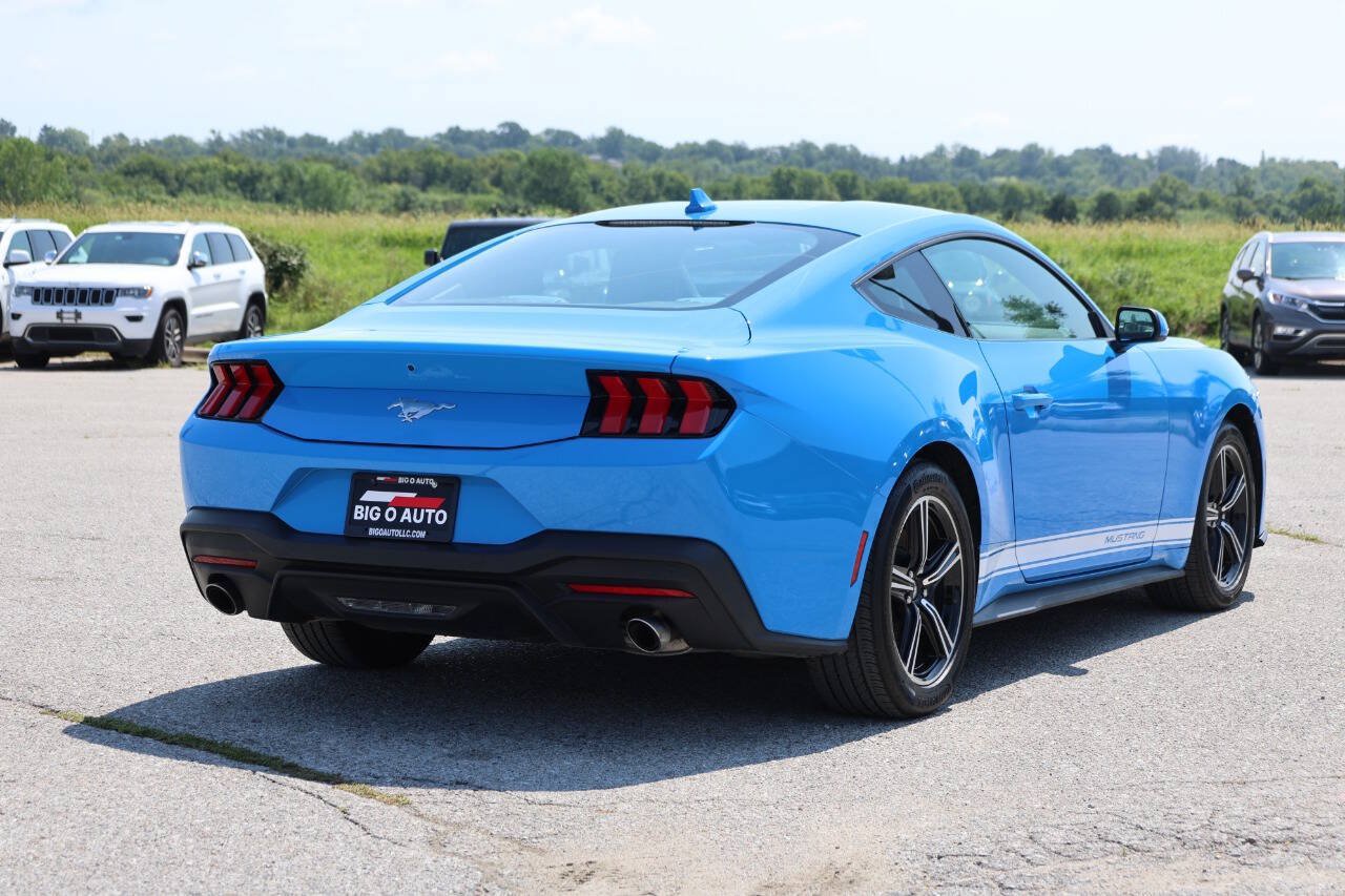 Used 2025 Ford Mustang Coupe RWD image 9