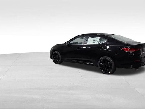 New 2025 Nissan Sentra SR w/ Midnight Edition image 4