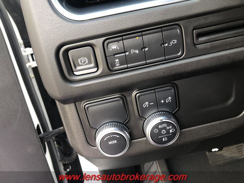 Used 2022 GMC Yukon XL SLE w/ Gmc Pro Safety Plus Package image 16