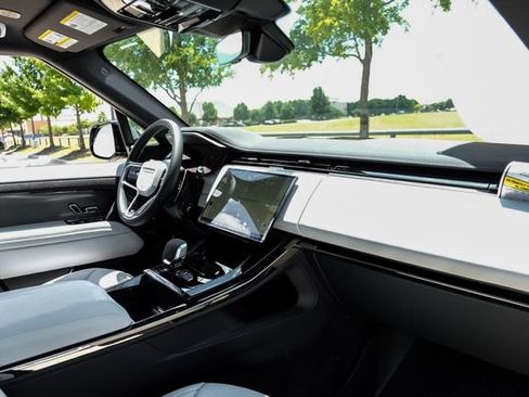New 2026 Land Rover Range Rover Sport SE AWD/4WD image 19