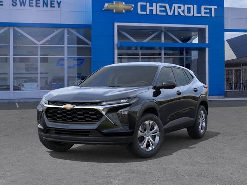 New 2026 Chevrolet Trax LS w/ Driver Confidence Package FWD image 6