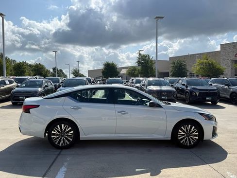 Used 2024 Nissan Altima 2.5 SV FWD image 5